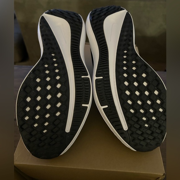 Women’s Nike Winflo 10 - Picture 3 of 4